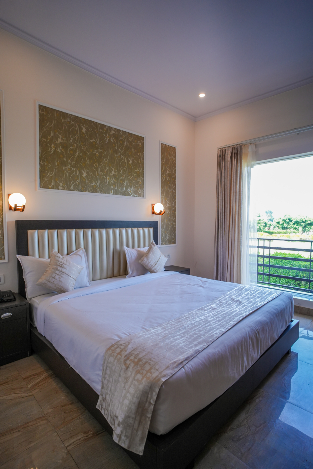 Premium room with balcony-1