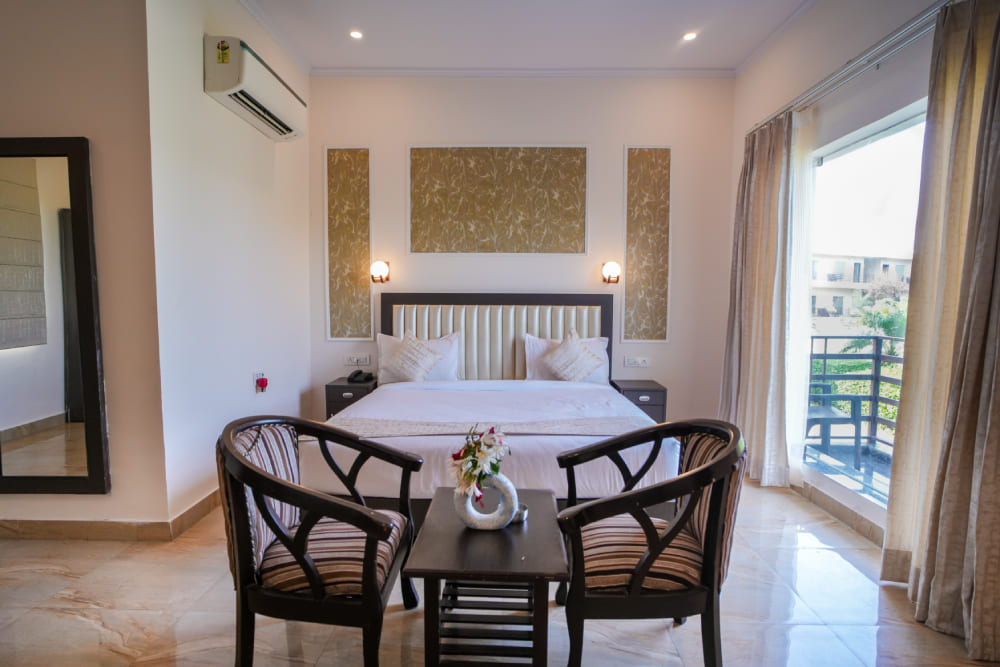 Superior room with balcony-1